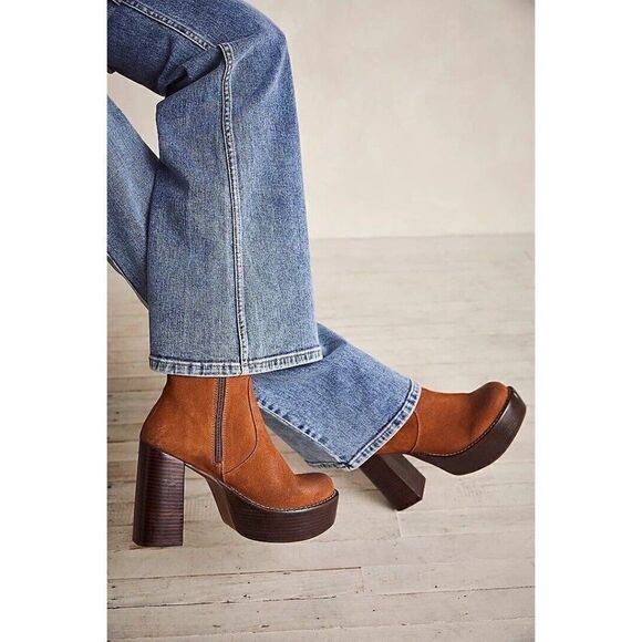 NEW FREE PEOPLE Sz 40 LUCY PLATFORM ANKLE BOOT SUEDE TAN - Picture 1 of 3